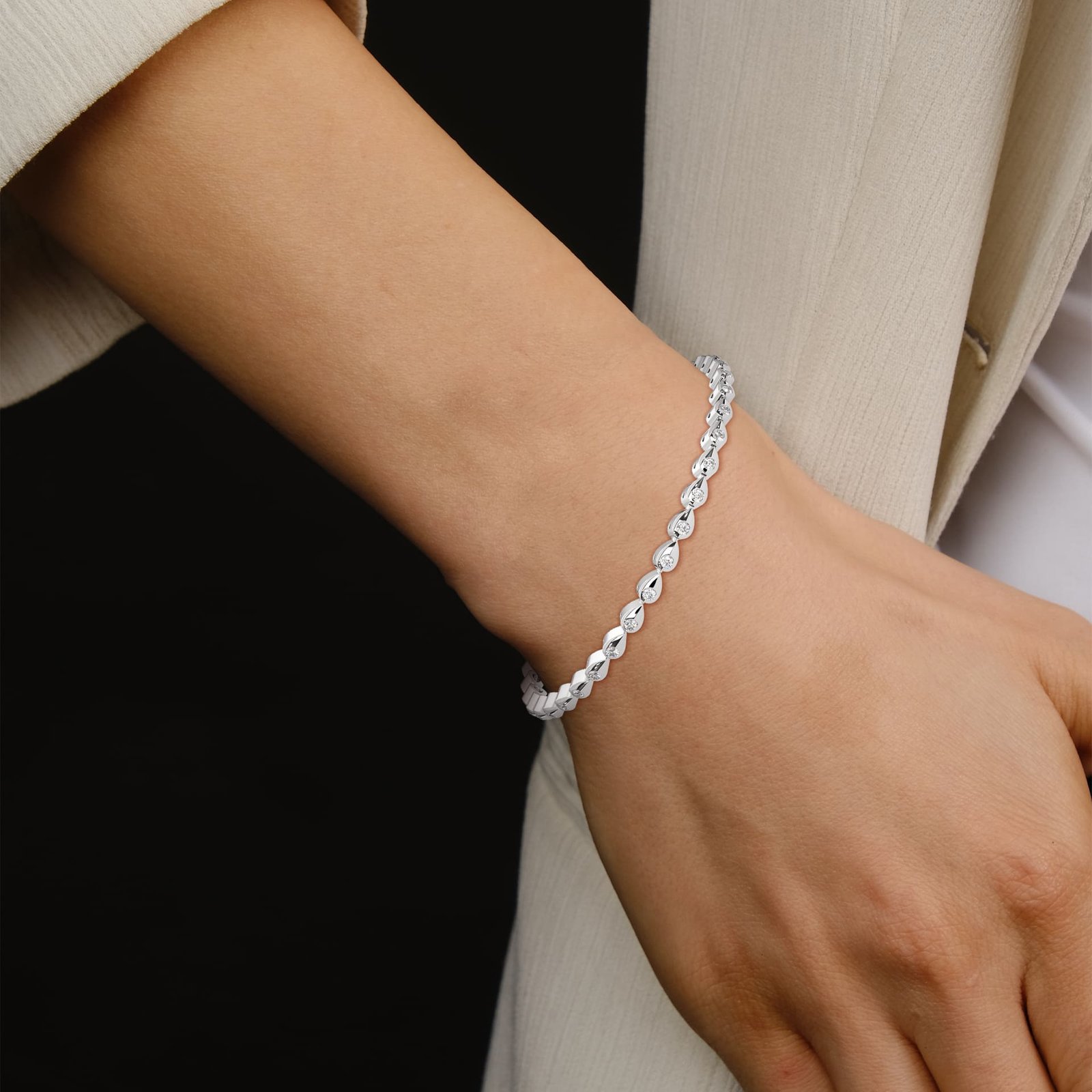 New collection diamond bracelet handcrafted in gold with lab grown CVD diamonds